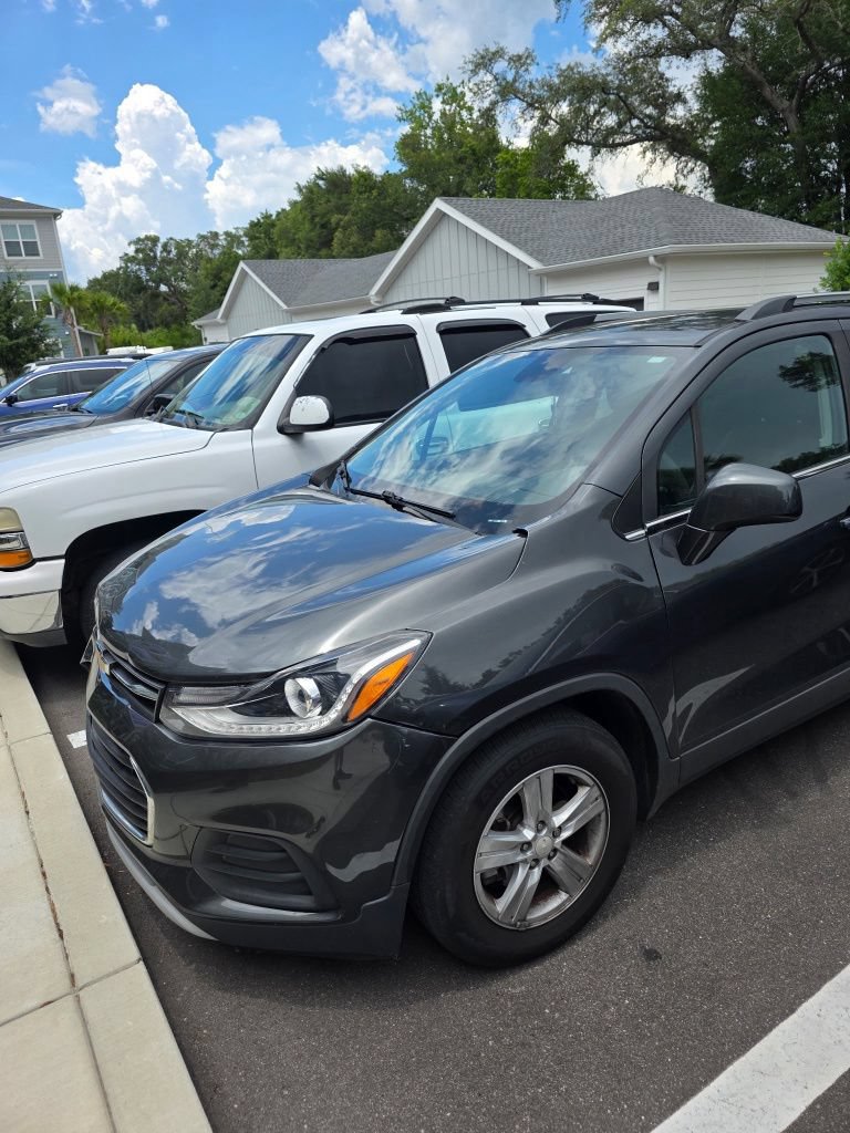 Used 2019 Chevrolet Trax LT w/ LT Convenience Package FWD image 2