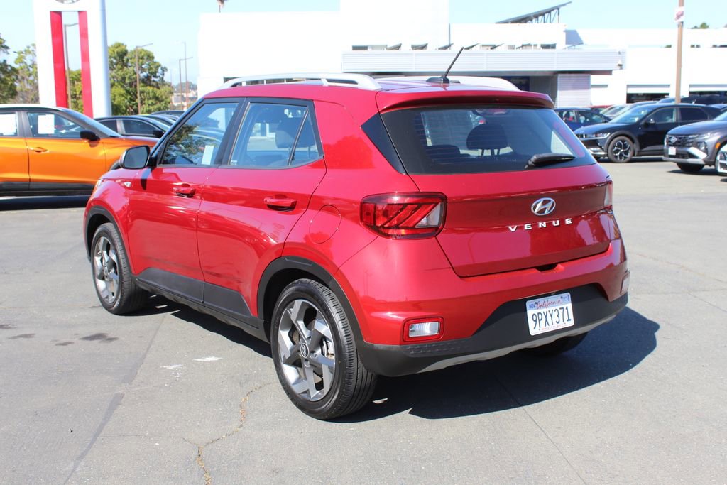 Used 2025 Hyundai Venue SEL FWD image 9