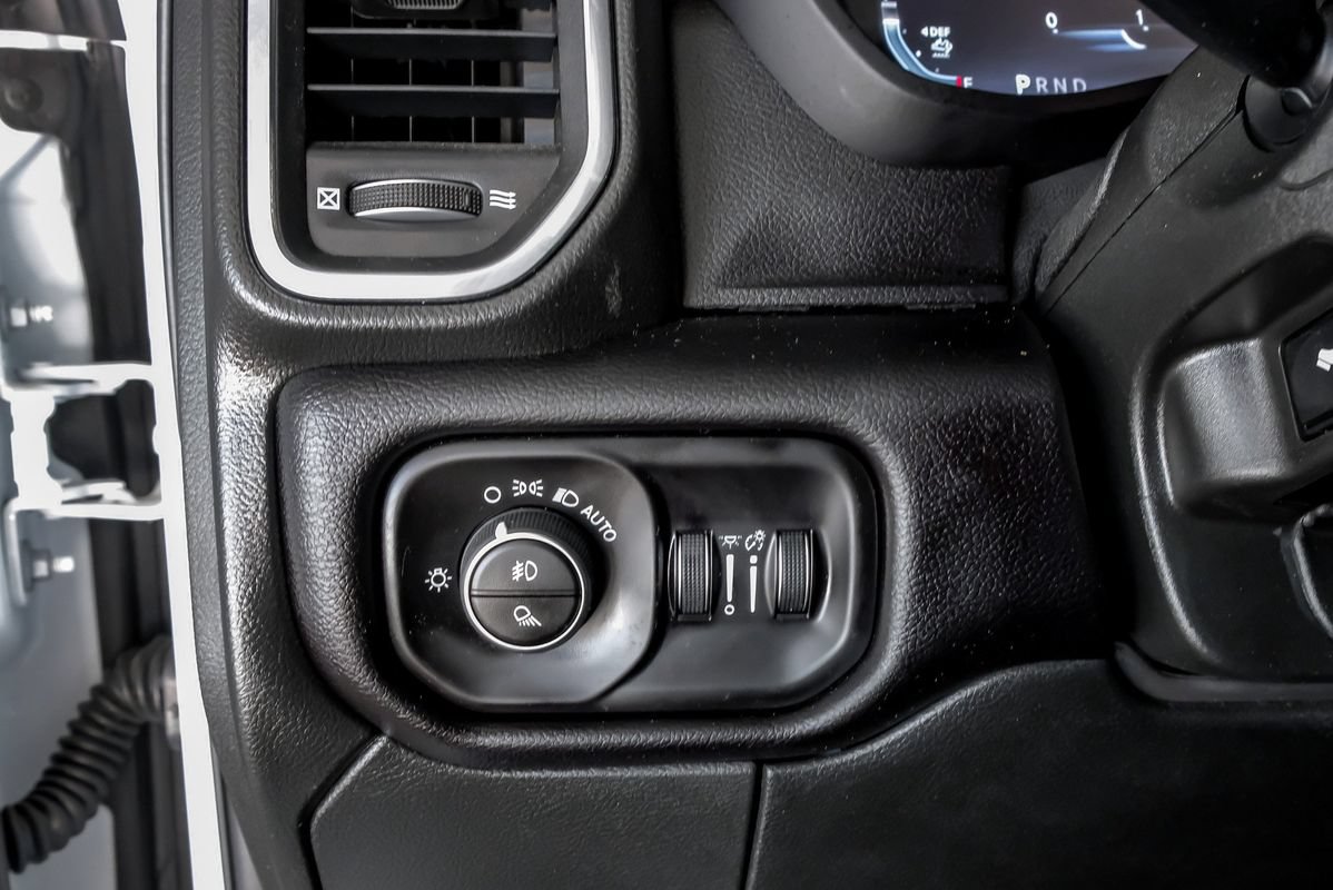 Used 2025 RAM 3500 Laramie AWD/4WD image 26