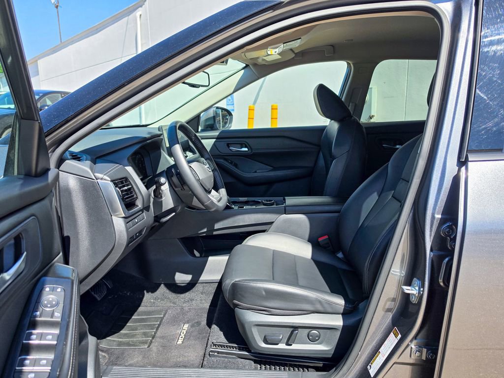 Used 2026 Nissan Rogue SL AWD/4WD image 12
