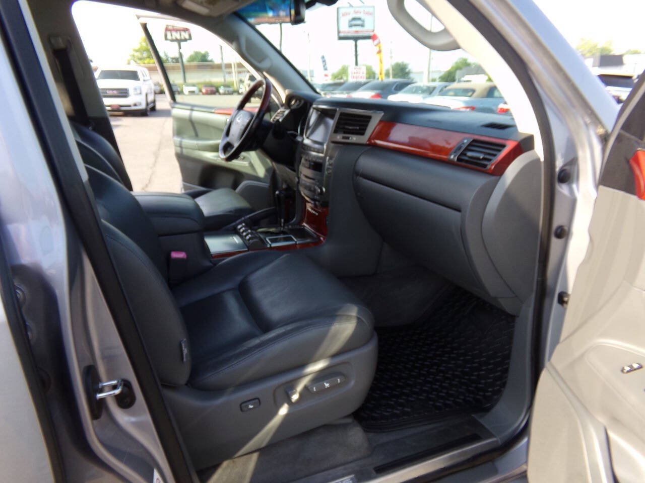Used 2008 Lexus LX 570 4WD image 36