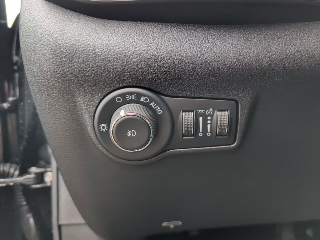 New 2026 Jeep Compass Limited image 21