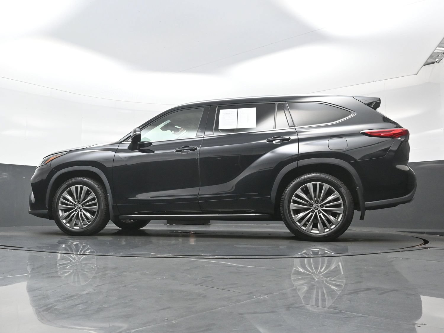 Used 2020 Toyota Highlander Platinum AWD/4WD image 32