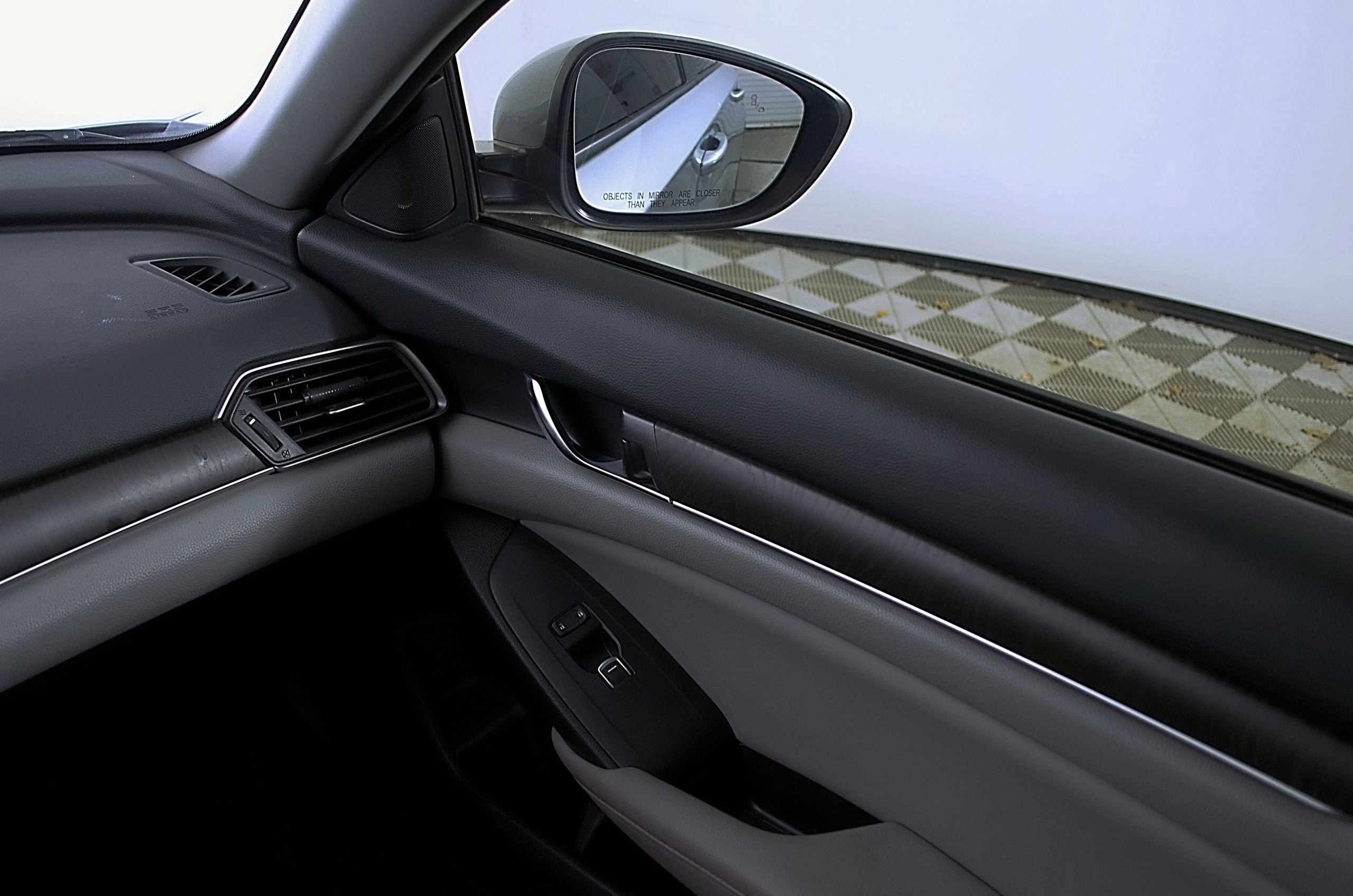 Used 2018 Honda Accord EX image 18