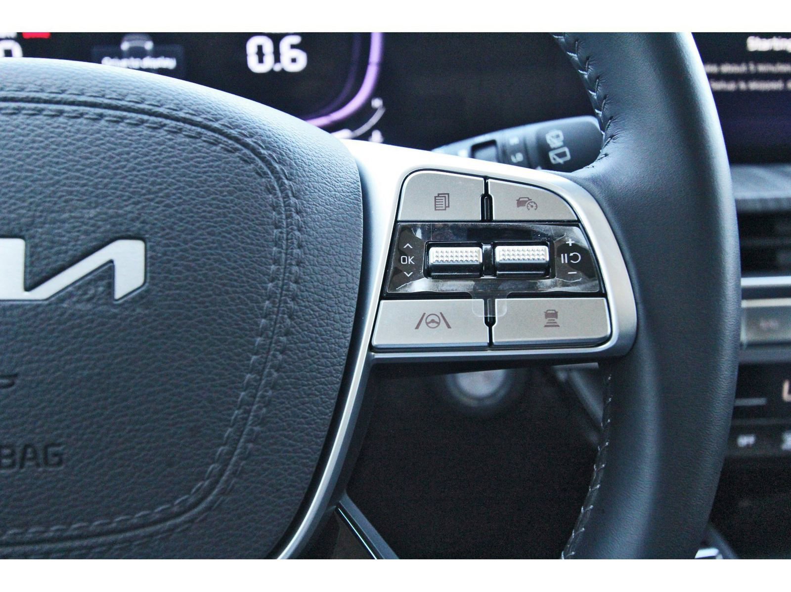Used 2025 Kia Telluride EX w/ EX Captain's Chair Package image 24