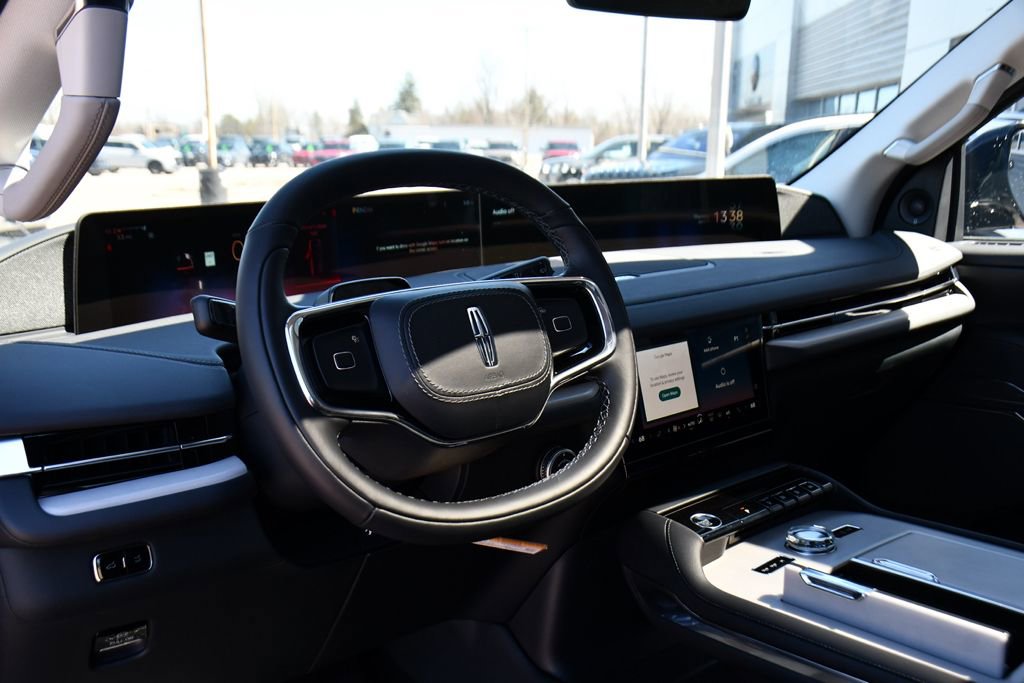 New 2026 Lincoln Navigator Reserve AWD/4WD image 11