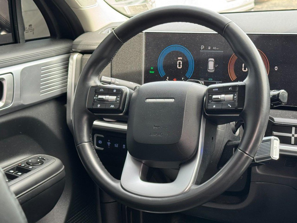 Used 2025 Hyundai Santa Fe SEL FWD image 14