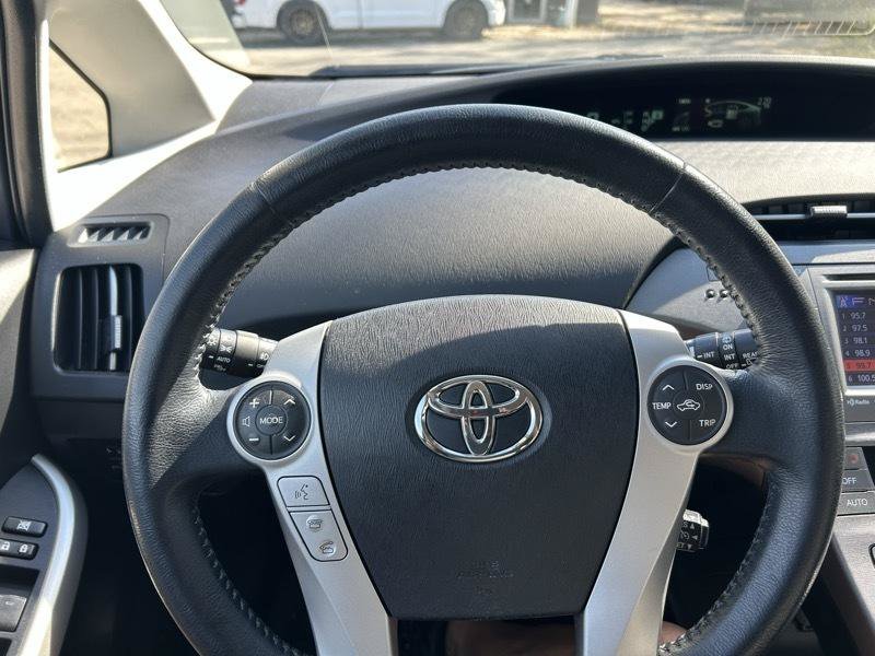 Used 2015 Toyota Prius Five FWD image 16