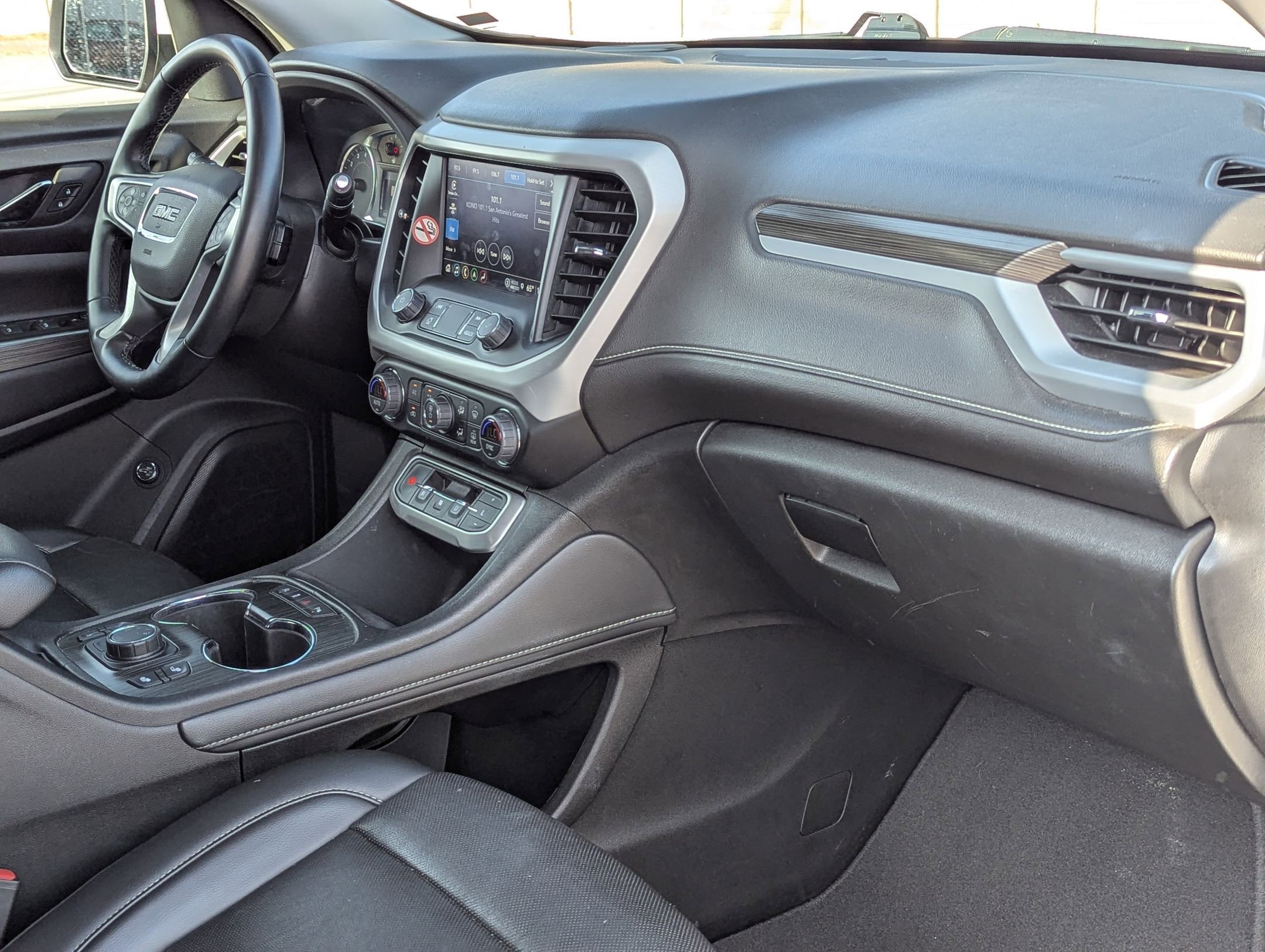 Used 2023 GMC Acadia SLT image 30