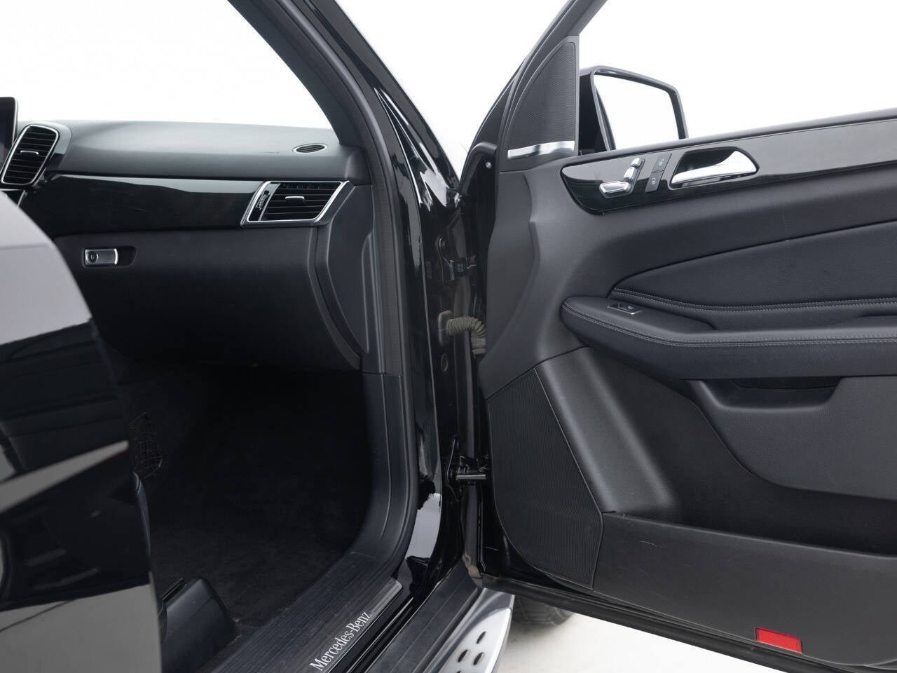 Used 2019 Mercedes-Benz GLE 400 4MATIC image 28