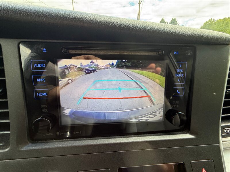 Used 2016 Toyota Sienna LE FWD image 22