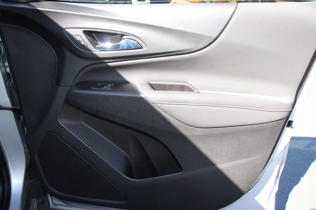 Used 2022 Chevrolet Equinox RS w/ Infotainment Package FWD image 27