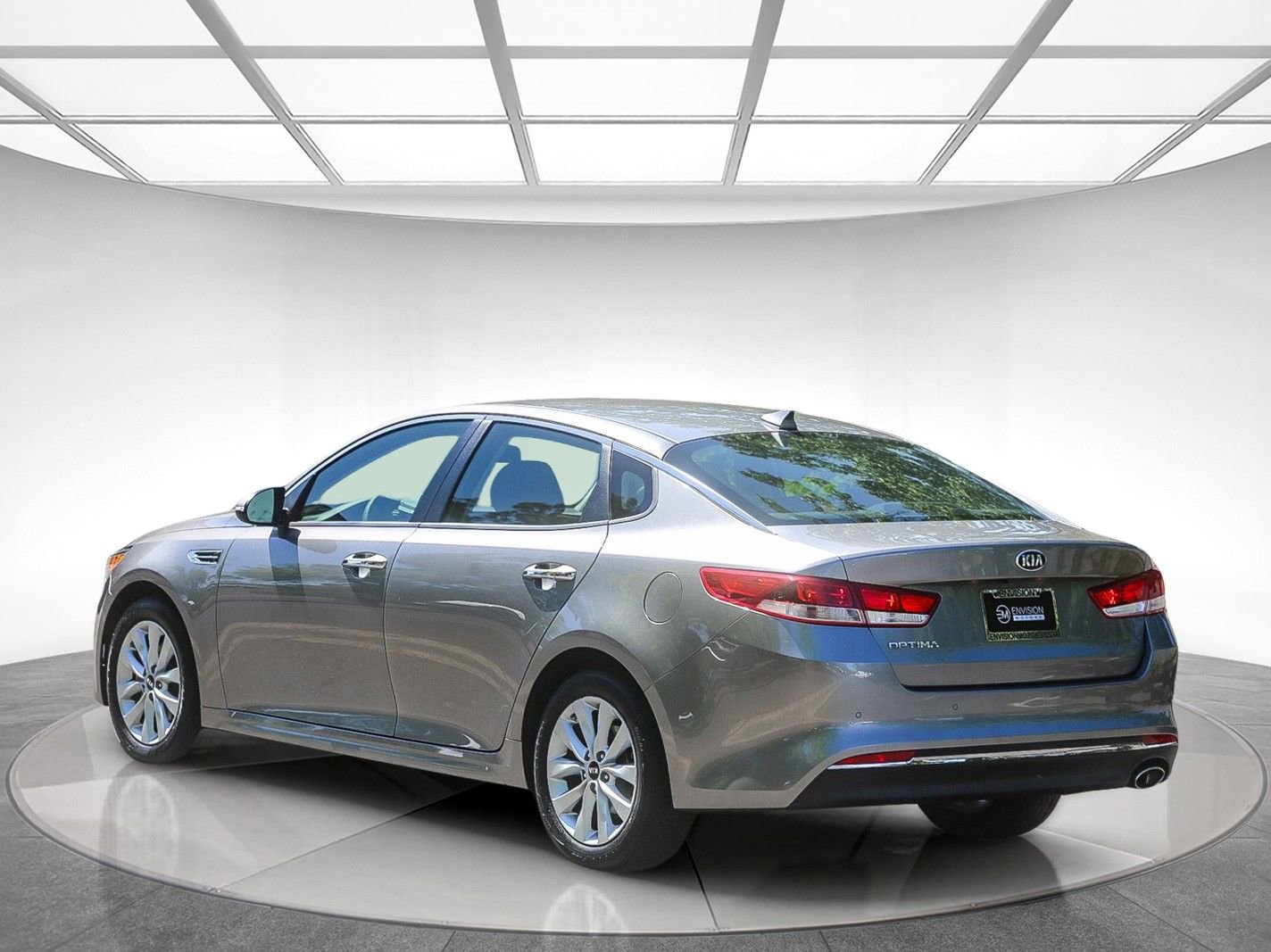 Used 2018 Kia Optima LX w/ 17" Alloy Wheels Package image 2