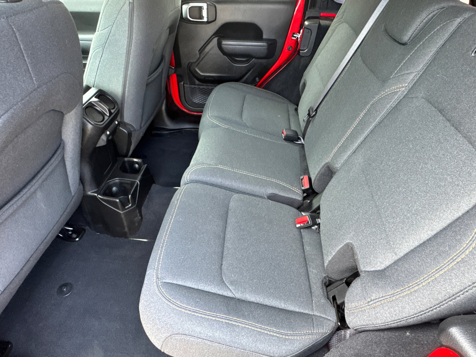 Used 2025 Jeep Wrangler Sport S image 21