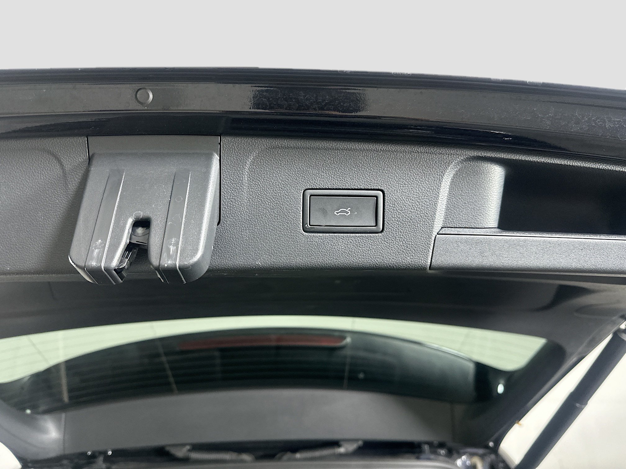 Used 2025 Volkswagen Atlas SE FWD image 29