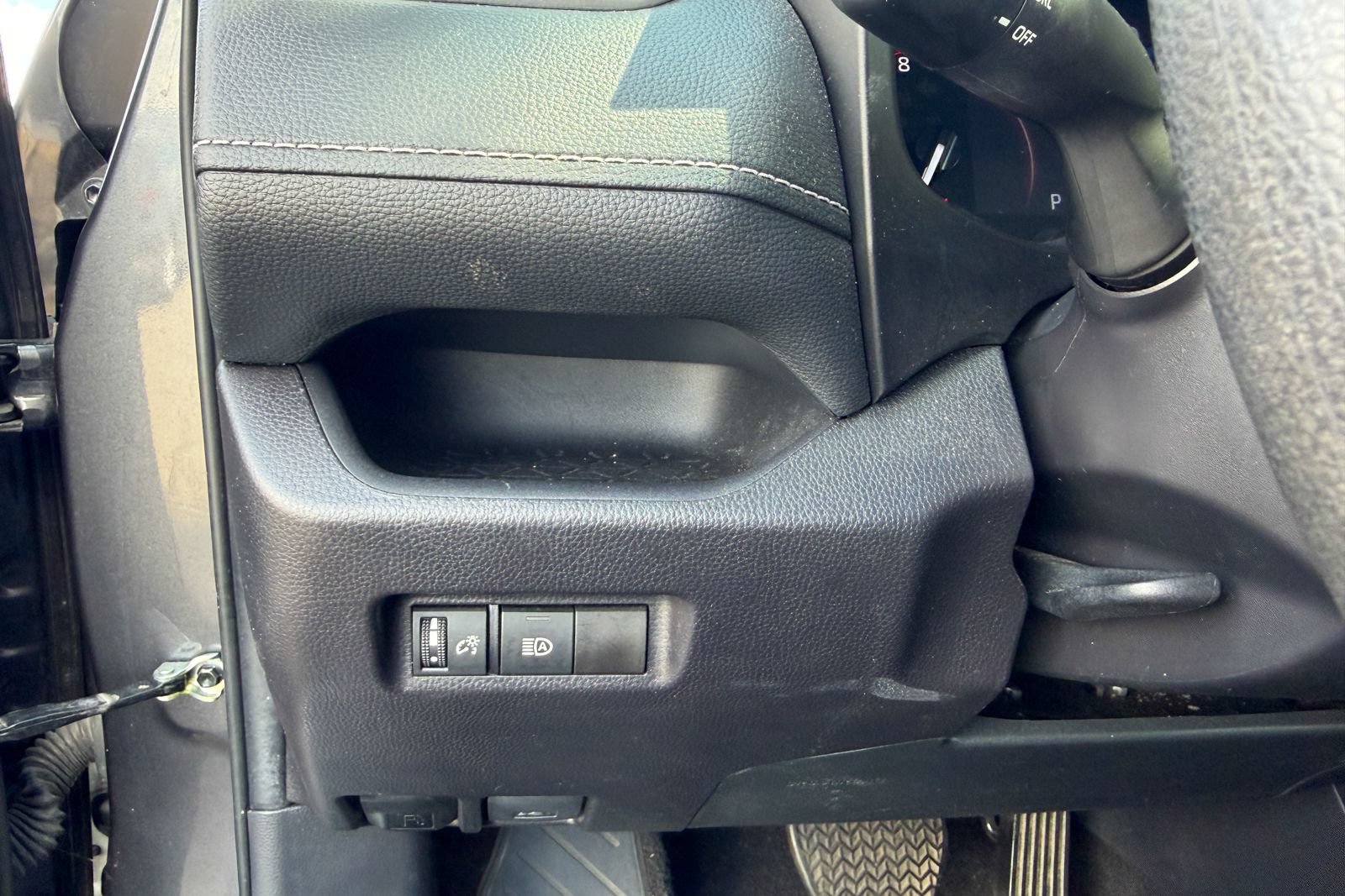 Used 2025 Toyota RAV4 LE AWD/4WD image 17