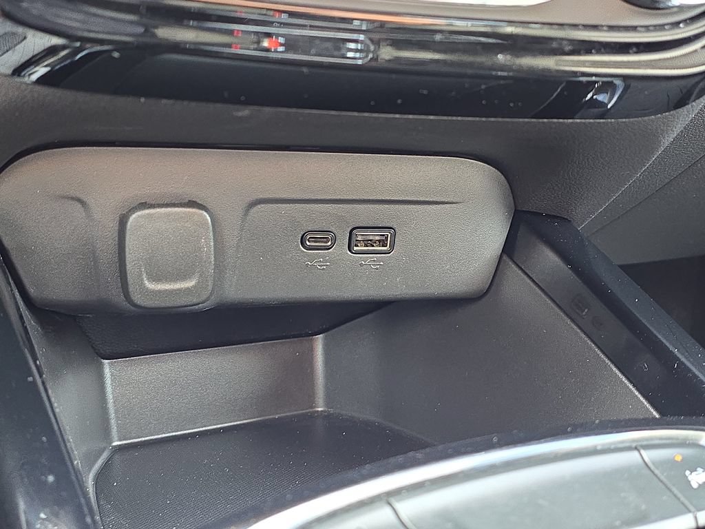 Used 2025 Chevrolet Trax LT w/ Driver Confidence Package FWD image 27