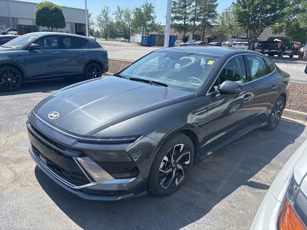 Used 2025 Hyundai Sonata SEL FWD image 2