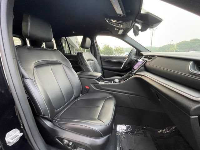 Used 2024 Jeep Grand Cherokee Limited AWD/4WD image 29