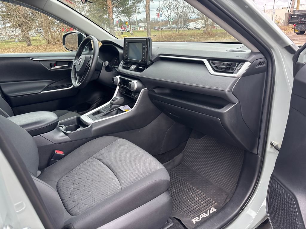 Used 2020 Toyota RAV4 XLE w/ Convenience Package image 41