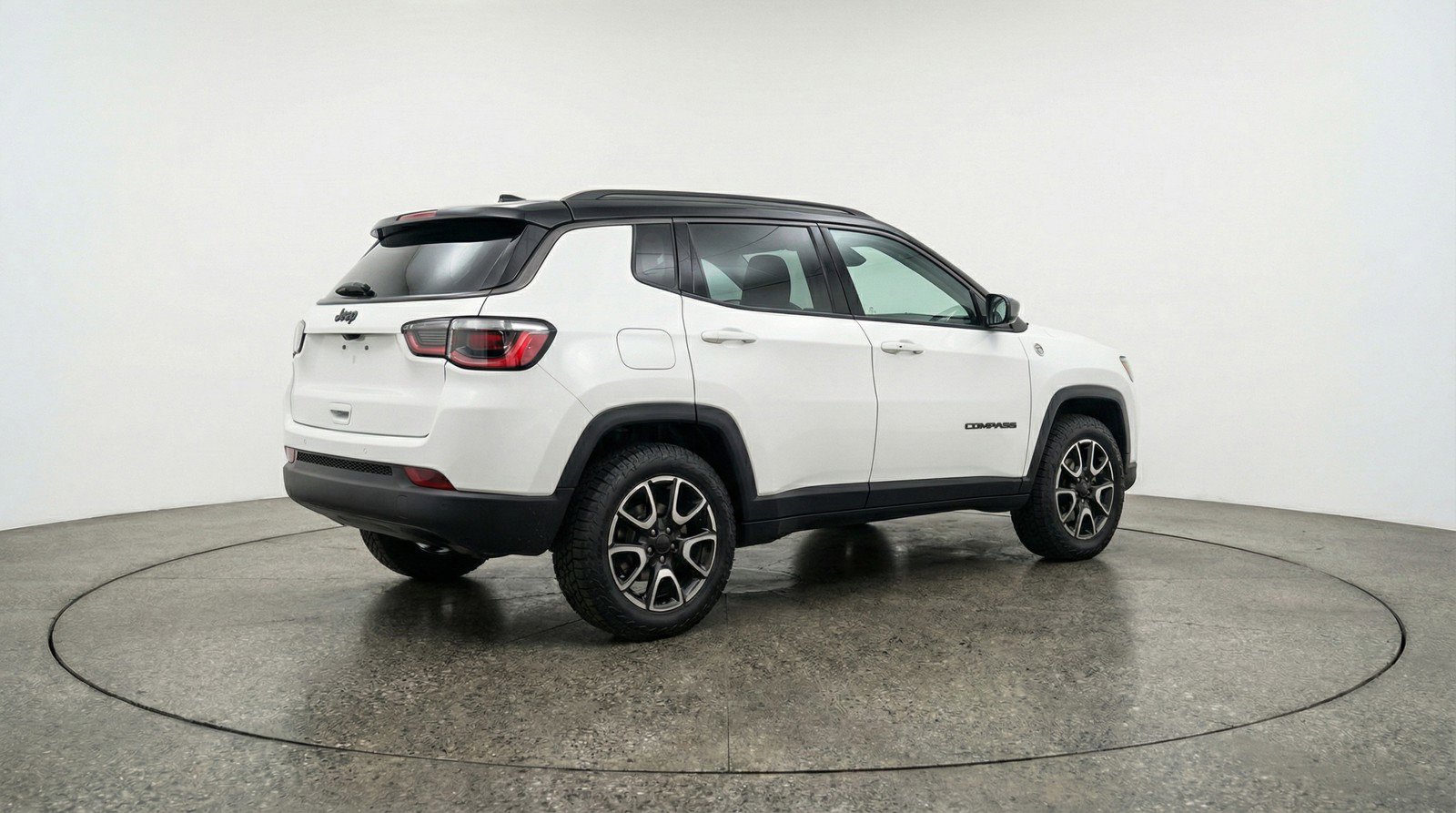 Used 2025 Jeep Compass Trailhawk AWD/4WD image 9
