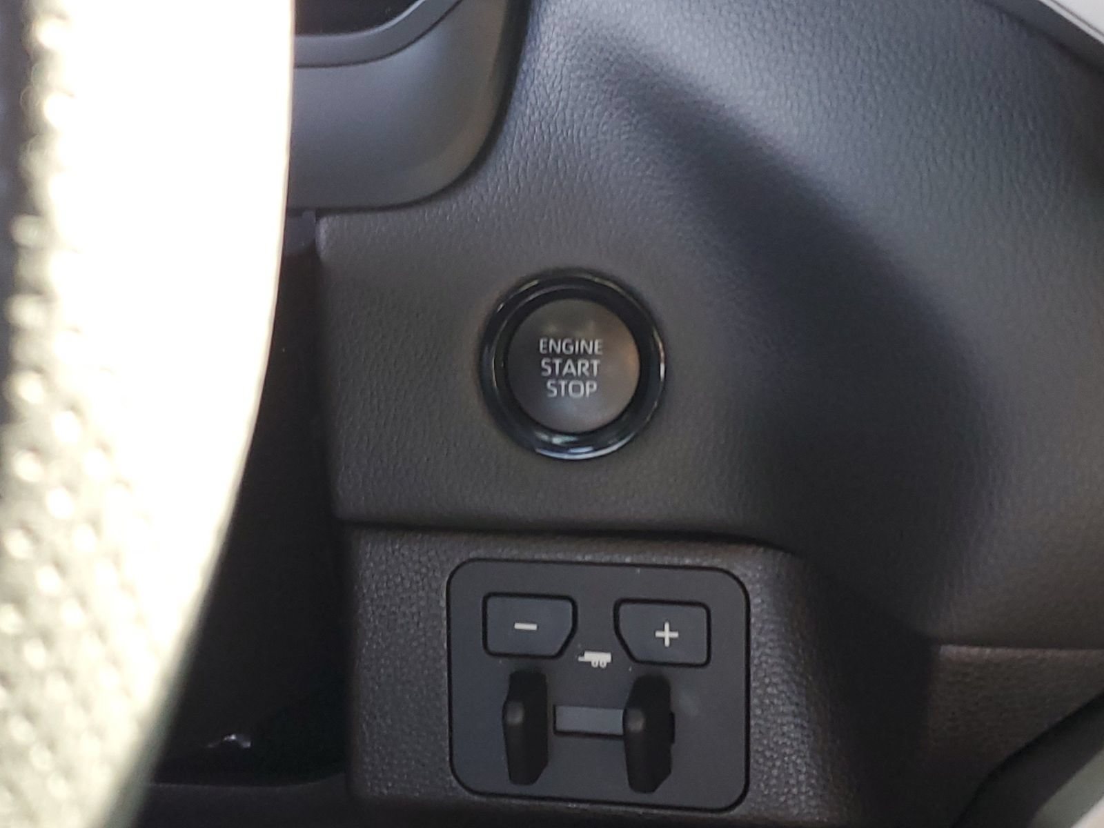 Certified 2025 Toyota Tundra Limited AWD/4WD image 30