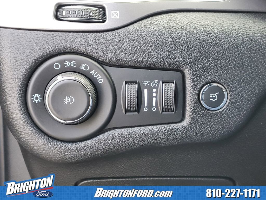 Used 2021 Jeep Cherokee Latitude Lux w/ Comfort/Convenience Group image 18