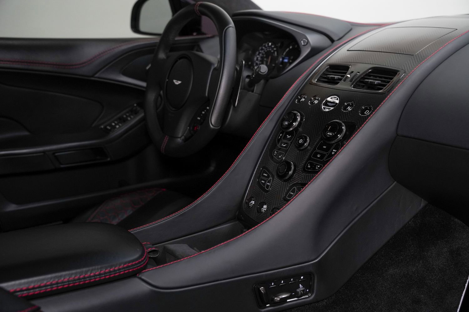 Used 2014 Aston Martin Vanquish Coupe image 32