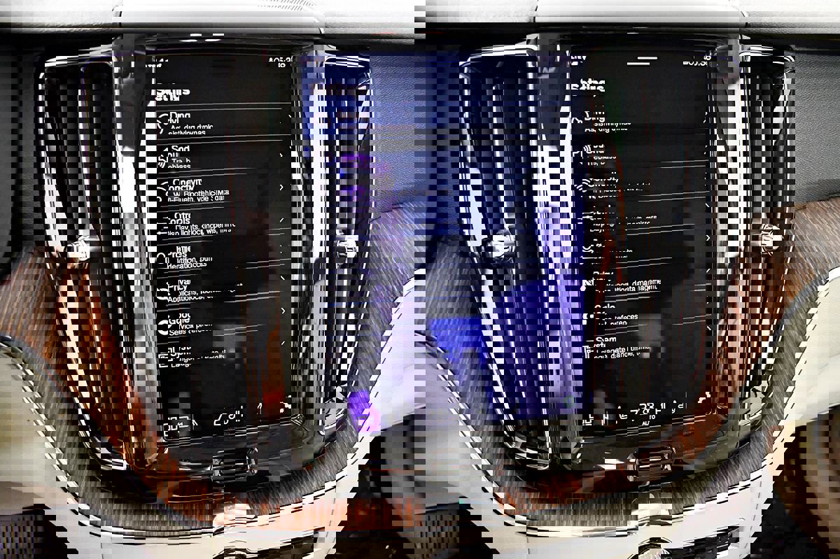 Used 2022 Volvo XC60 B5 Momentum image 29