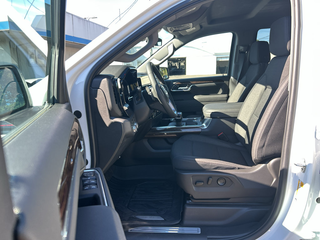 New 2026 GMC Sierra 1500 Elevation w/ LPO, Elevation Black Package AWD/4WD image 13