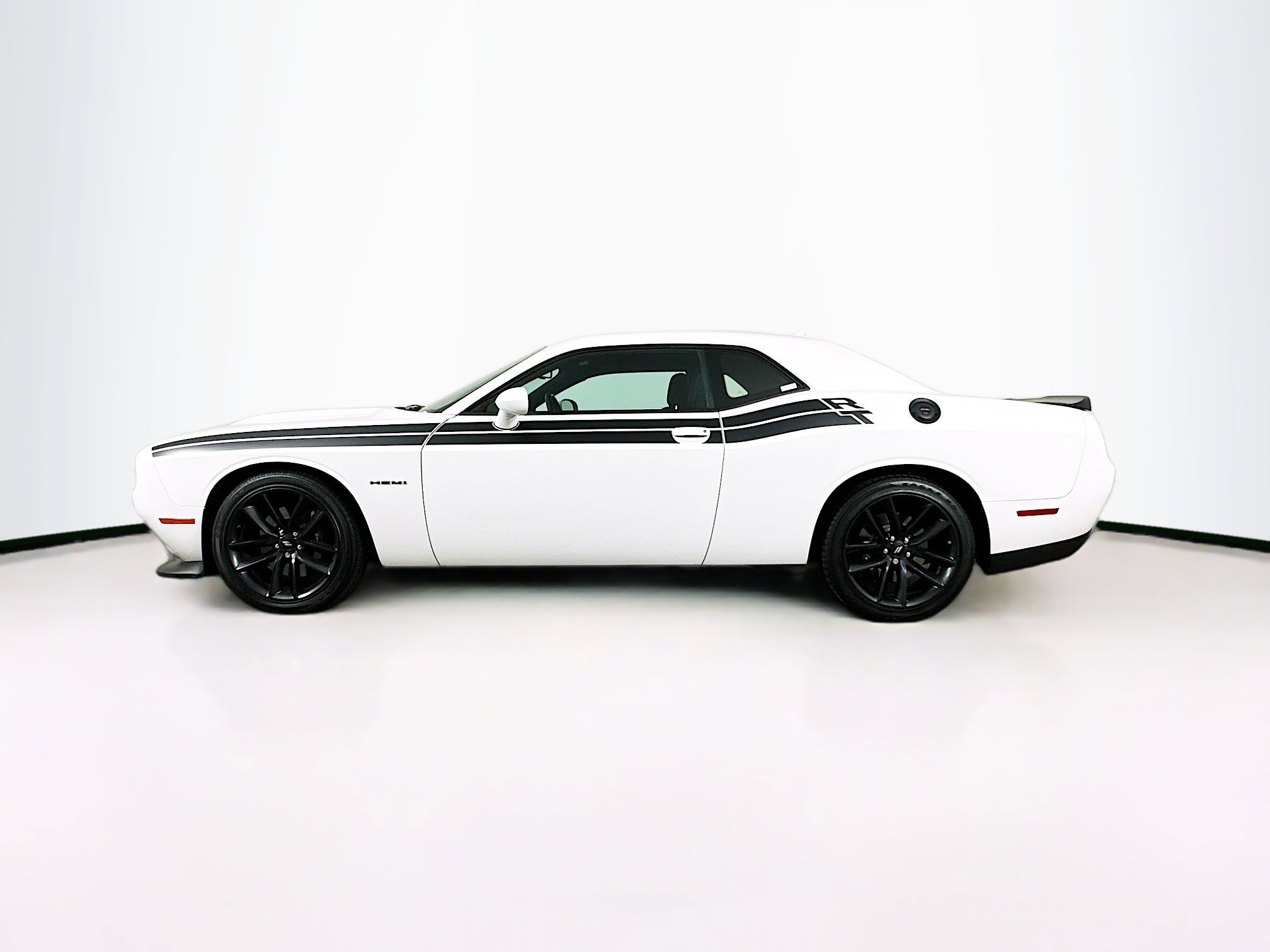 Used 2022 Dodge Challenger R/T w/ Performance Handling Group image 4