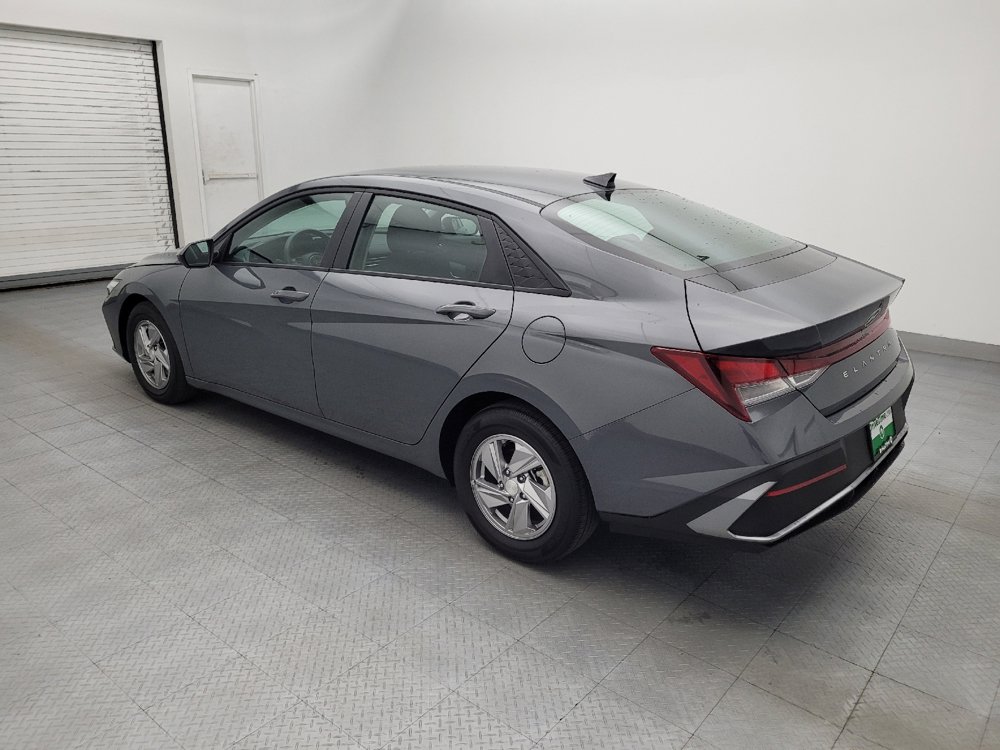 Used 2025 Hyundai Elantra SE FWD image 3