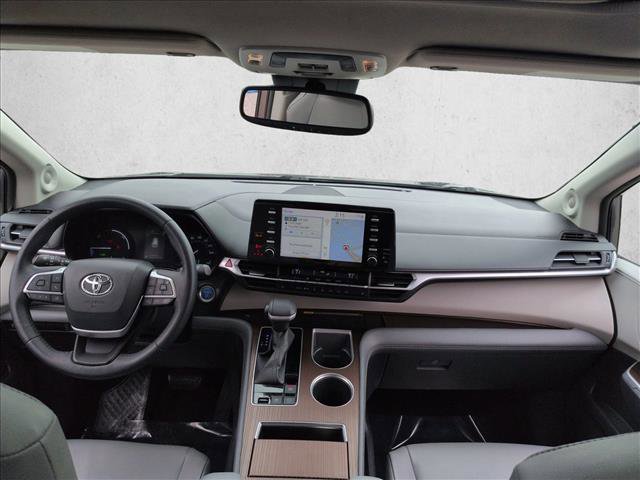 Used 2022 Toyota Sienna XLE w/ XLE Plus Package image 18