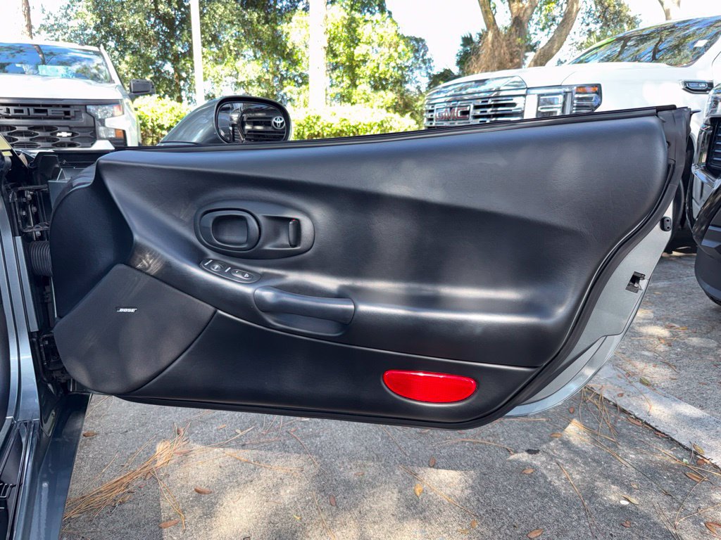 Used 2004 Chevrolet Corvette Convertible w/ Preferred Equipment Group RWD image 18