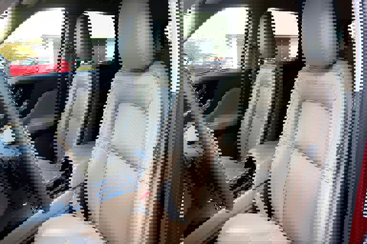 Used 2022 Lincoln Corsair FWD w/ Equipment Group 101A image 7