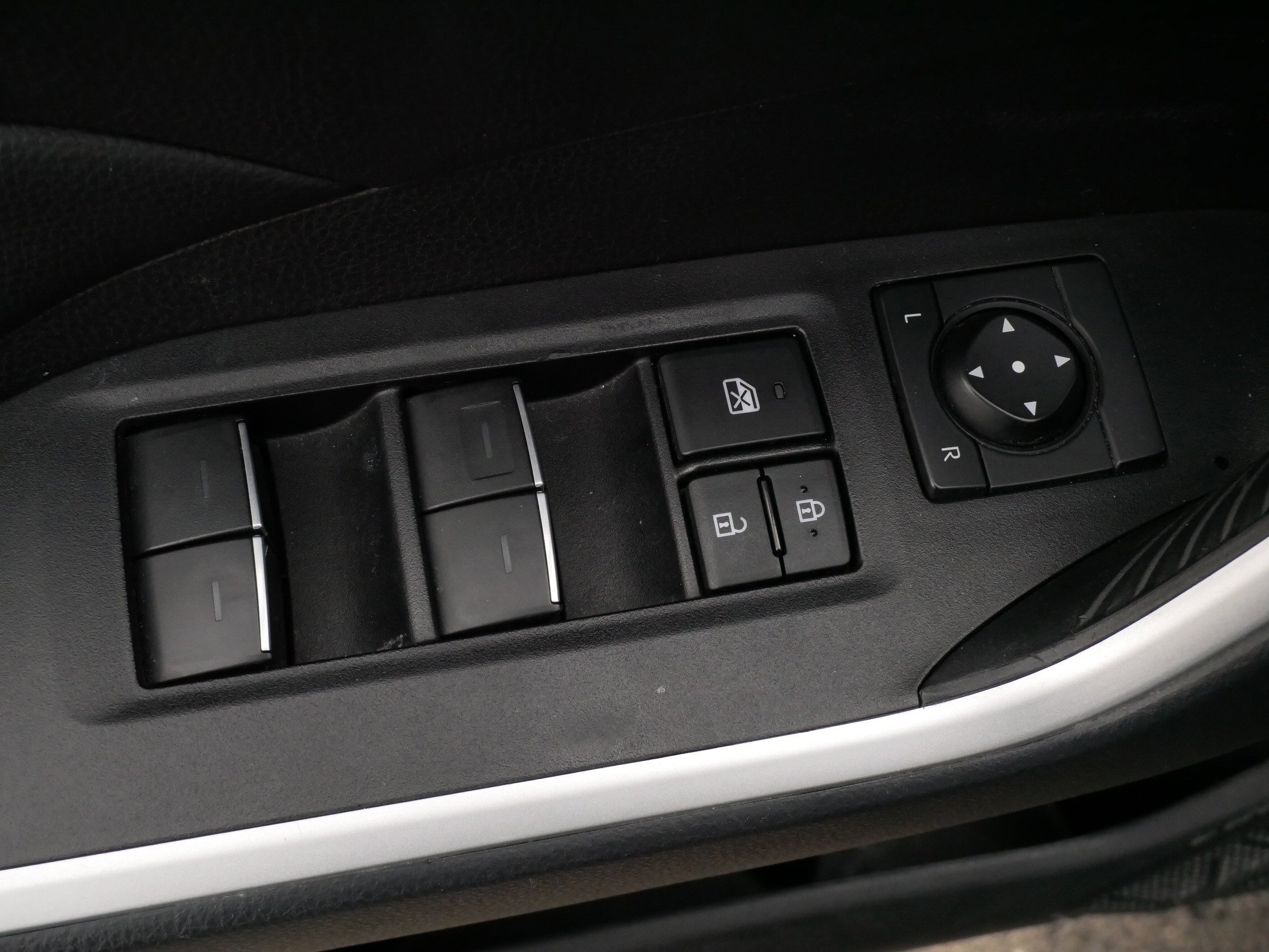 Certified 2025 Toyota RAV4 XLE FWD image 19