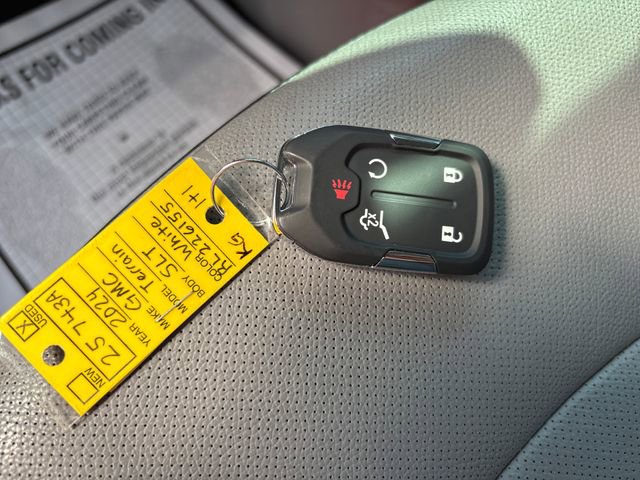 Used 2024 GMC Terrain SLT image 27