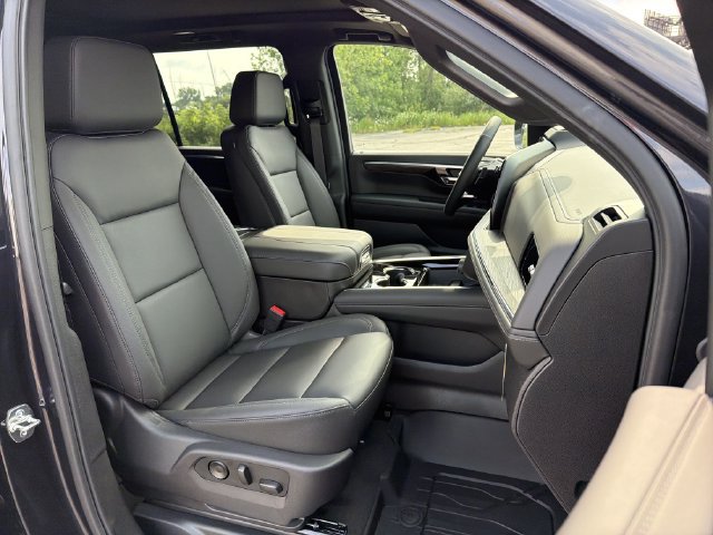 New 2026 Chevrolet Suburban LT w/ Advanced Technology Package AWD/4WD image 36