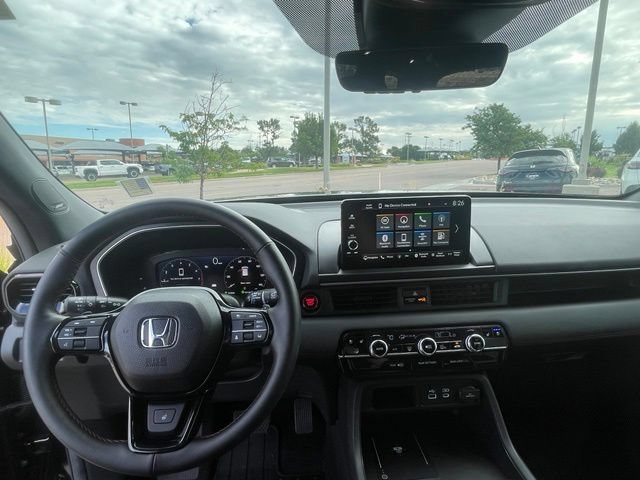 Used 2025 Honda Pilot Black Edition image 15