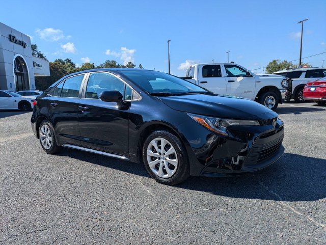 Used 2024 Toyota Corolla LE FWD image 3
