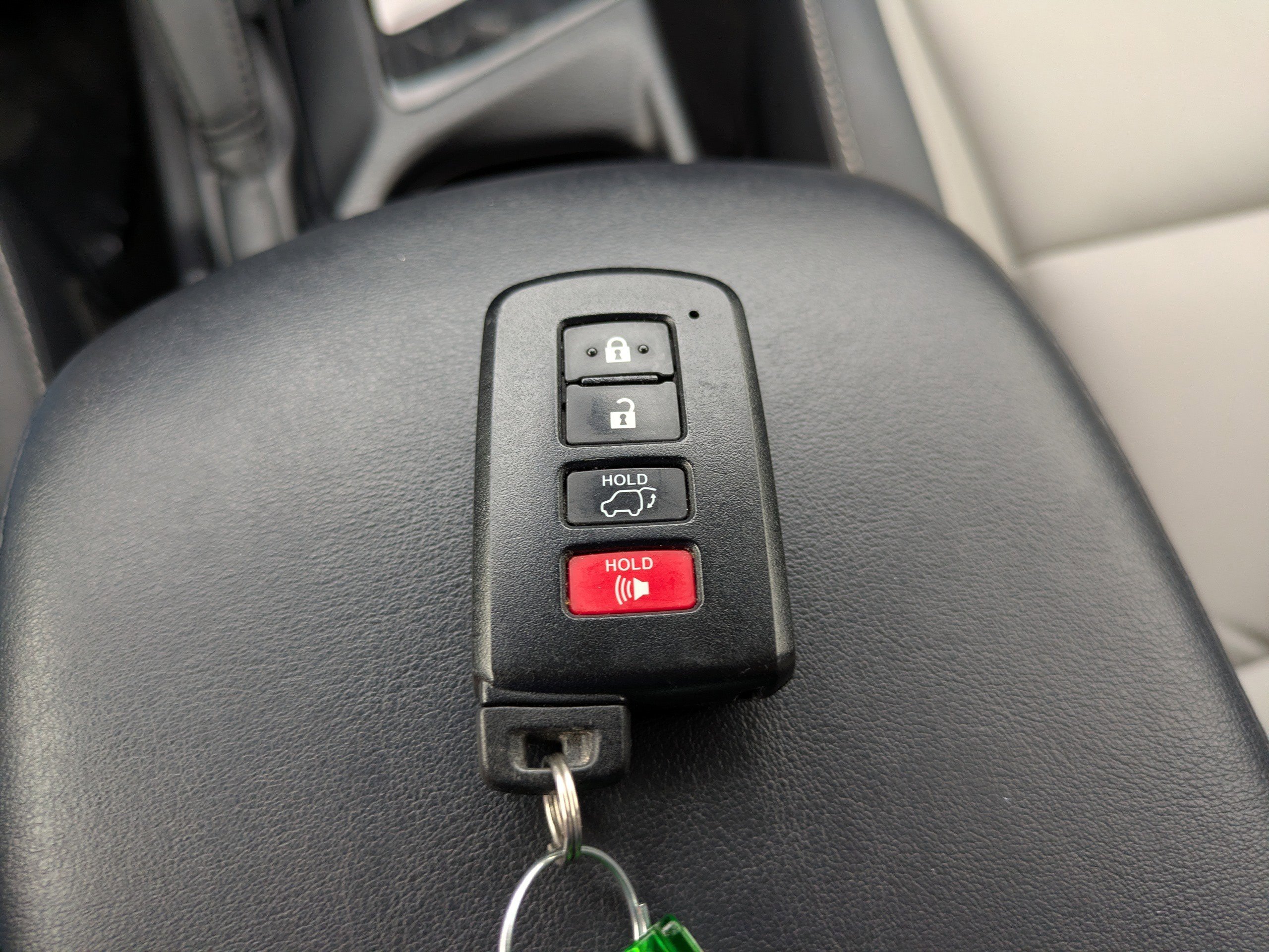 Used 2018 Toyota RAV4 Limited FWD image 31