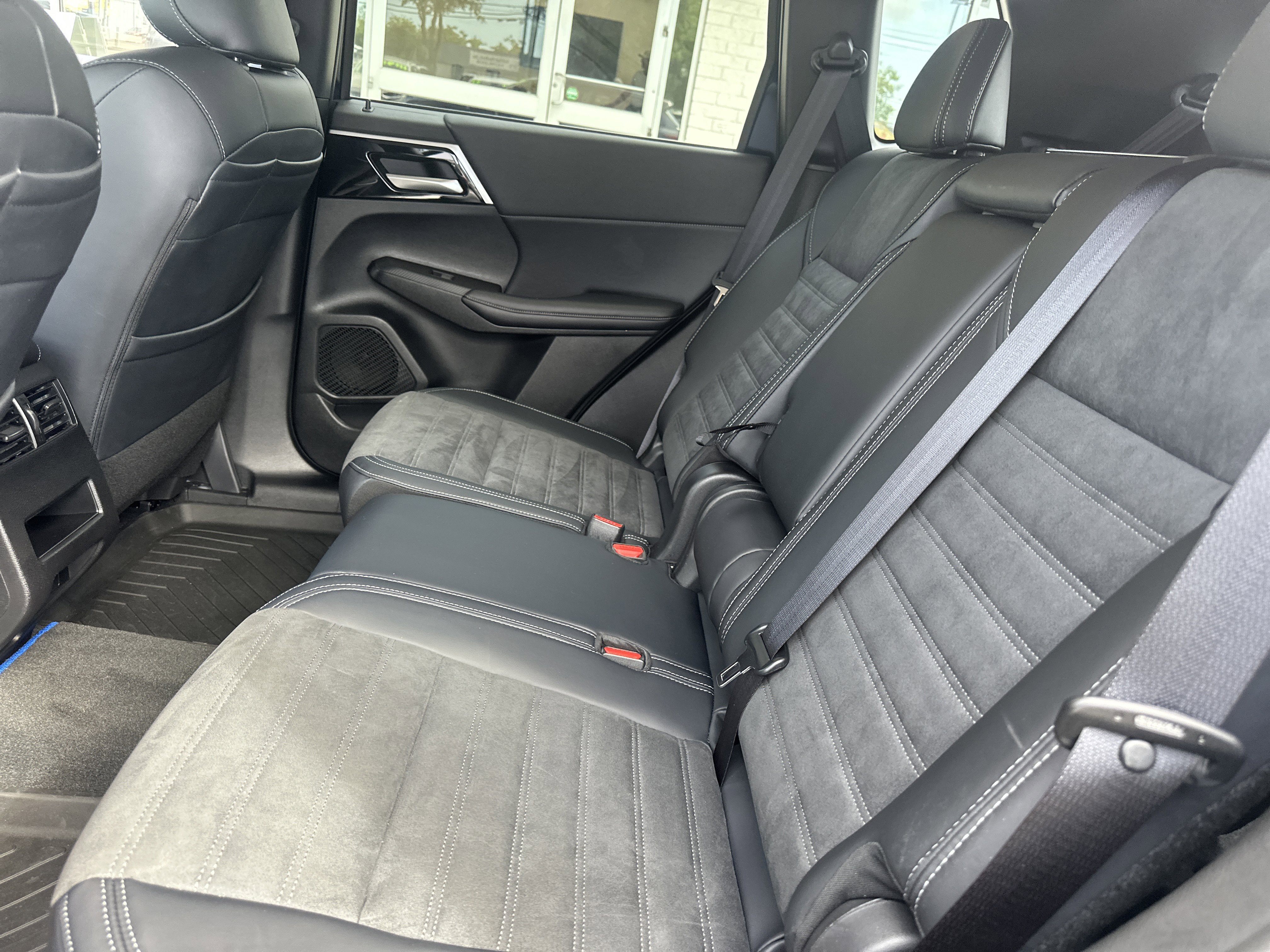 Used 2024 Mitsubishi Outlander SE AWD/4WD image 12