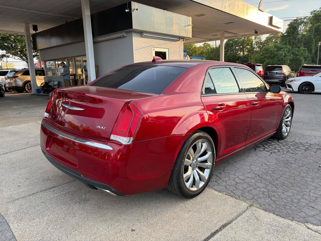 Used 2018 Chrysler 300 Touring L RWD image 5