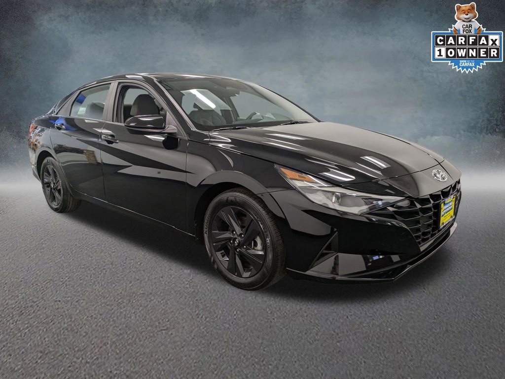 Used 2023 Hyundai Elantra SEL image 3