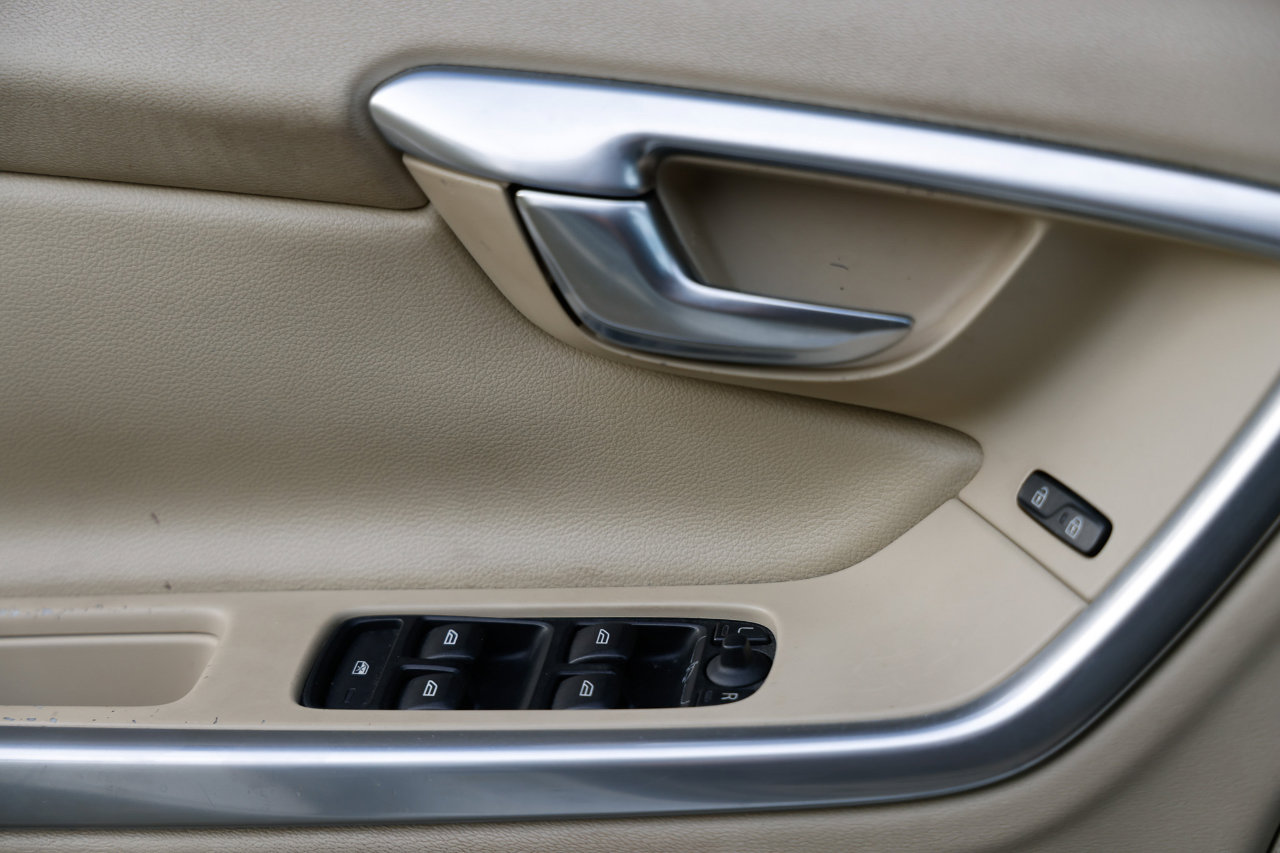 Used 2015 Volvo S60 T5 Platinum image 39