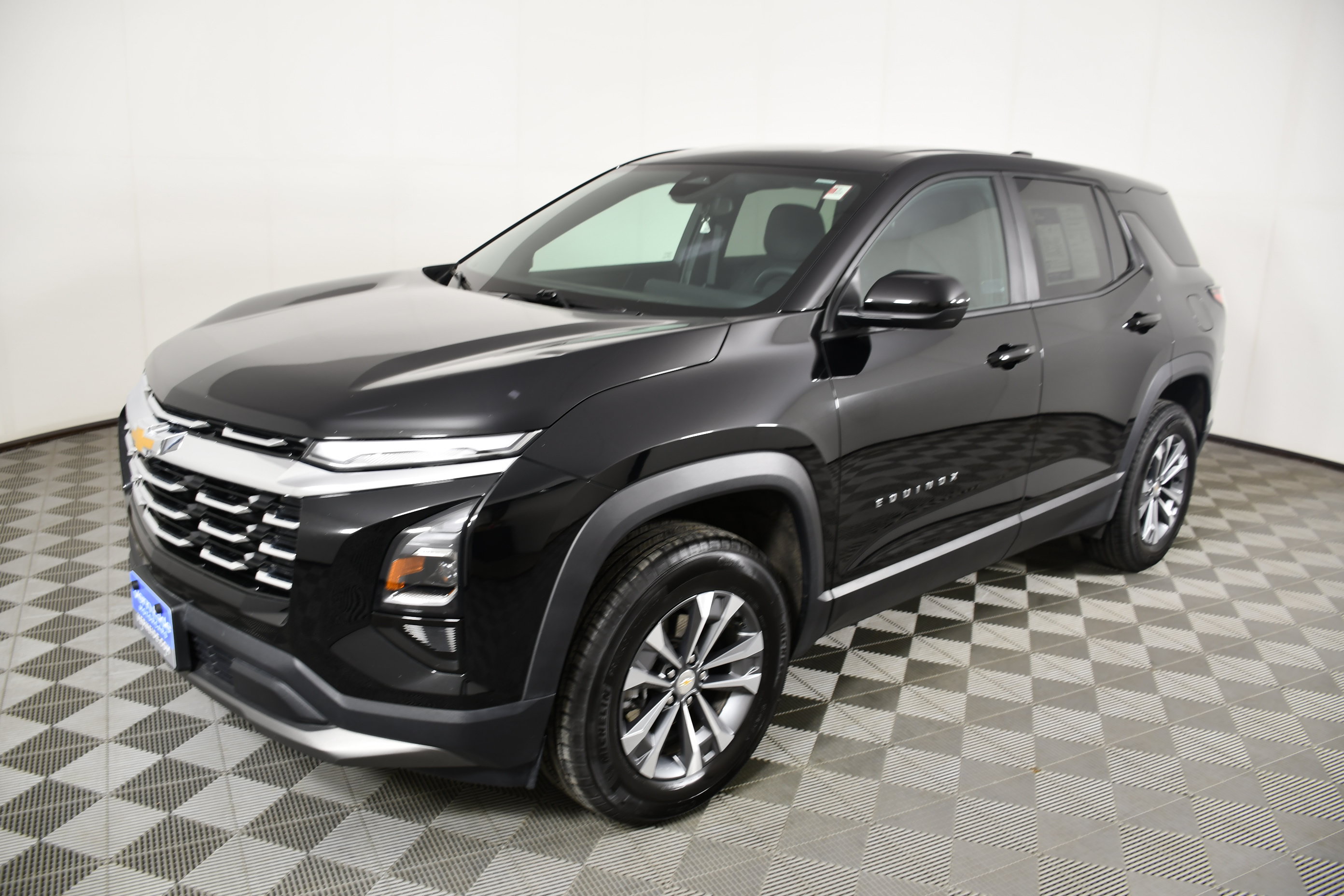 Used 2026 Chevrolet Equinox LT AWD/4WD image 10