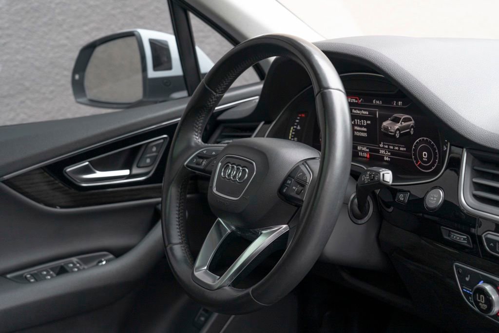 Used 2017 Audi Q7 3.0T Premium Plus w/ Premium Plus Package image 38