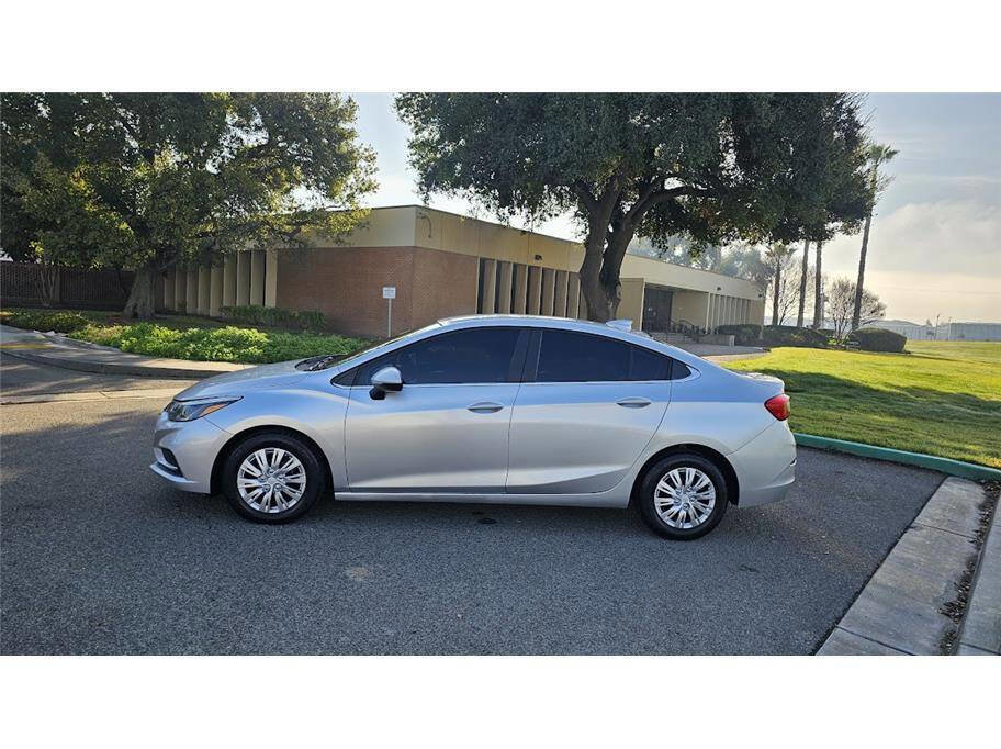 Used 2018 Chevrolet Cruze LT w/ LT Fleet Convenience Package image 4