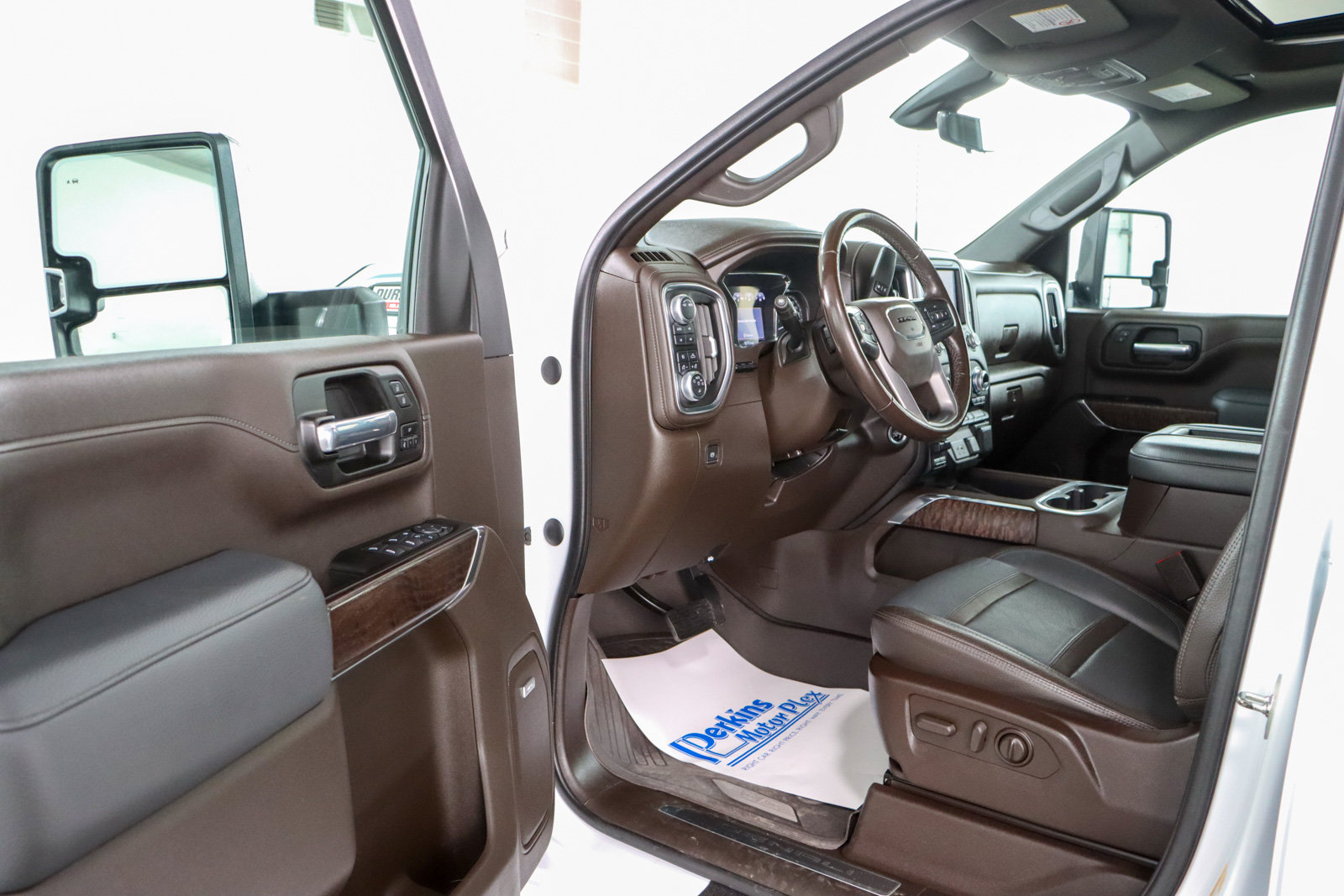 Used 2021 GMC Sierra 2500 Denali w/ Denali Ultimate Package AWD/4WD image 3
