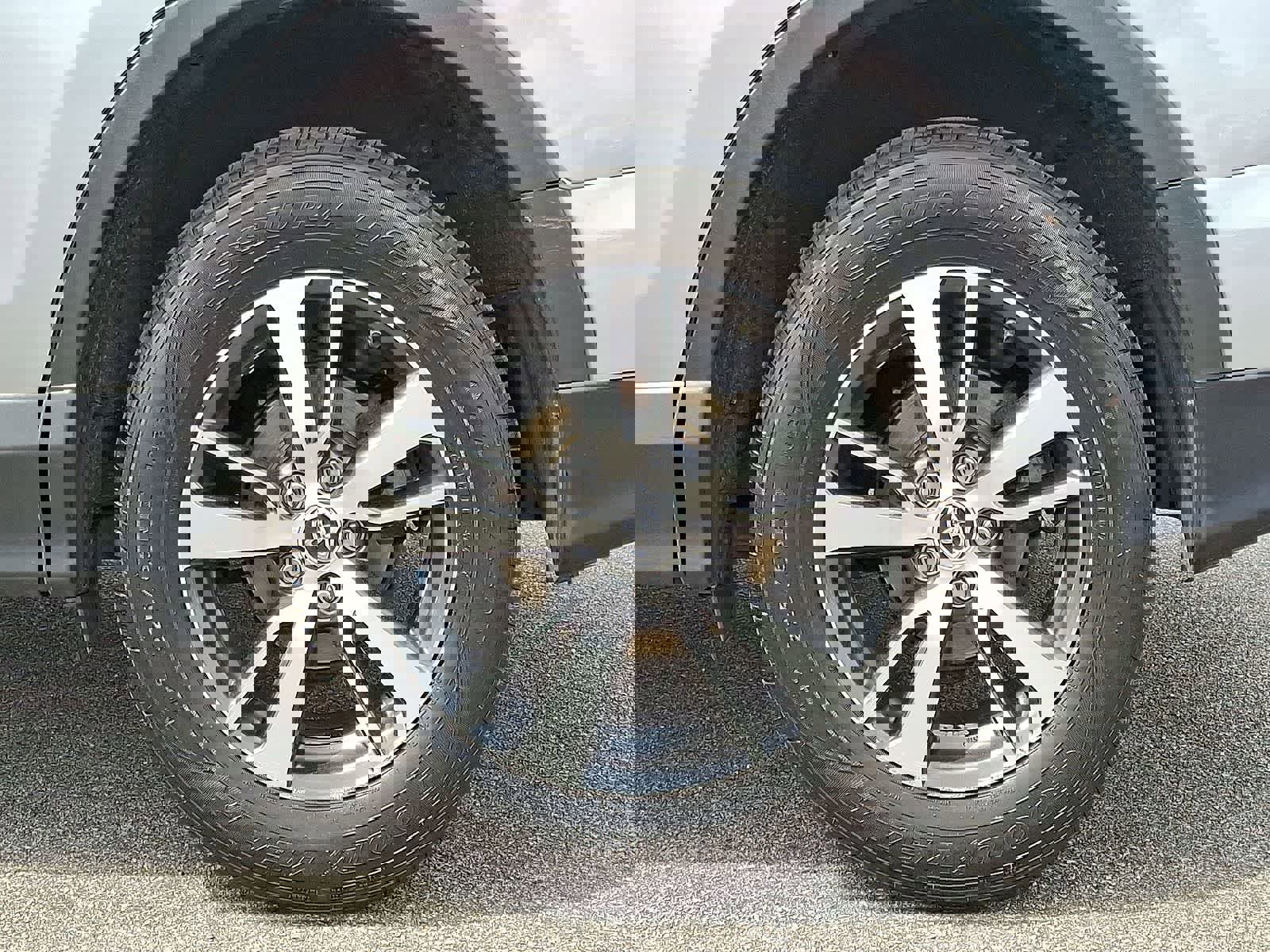 Used 2018 Toyota RAV4 XLE AWD/4WD image 38